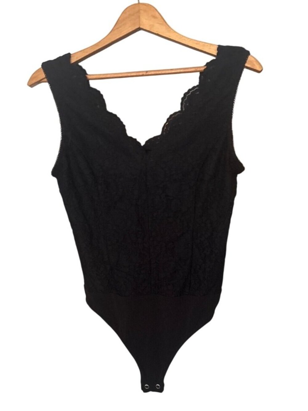 NWT Express VTG Black Floral Lace Scalloped V Neck Tank Bodysuit Snap Crotch MPT